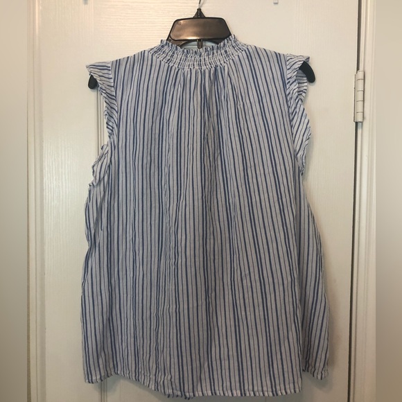 Old Navy flutter sleeve top. Size L. - Picture 3 of 5